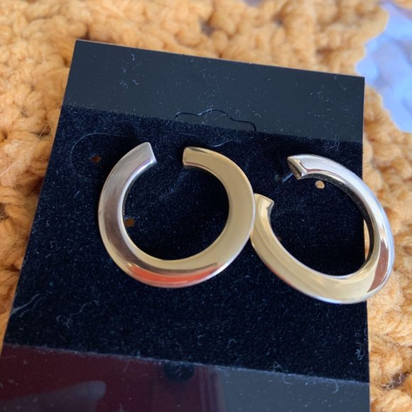 Instagram Fashion Blogger Gold Circle Stud Earring - Picture 4 of 11